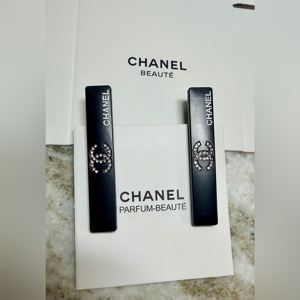 Chanel Black Rhinestone Barrettes set of two. New in SEALED Bag & BEAUTE Box GWP - Picture 3 of 7